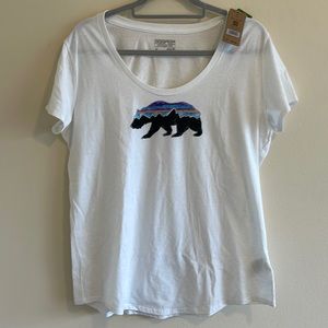 Gently used, in great condition Patagonia tshirt